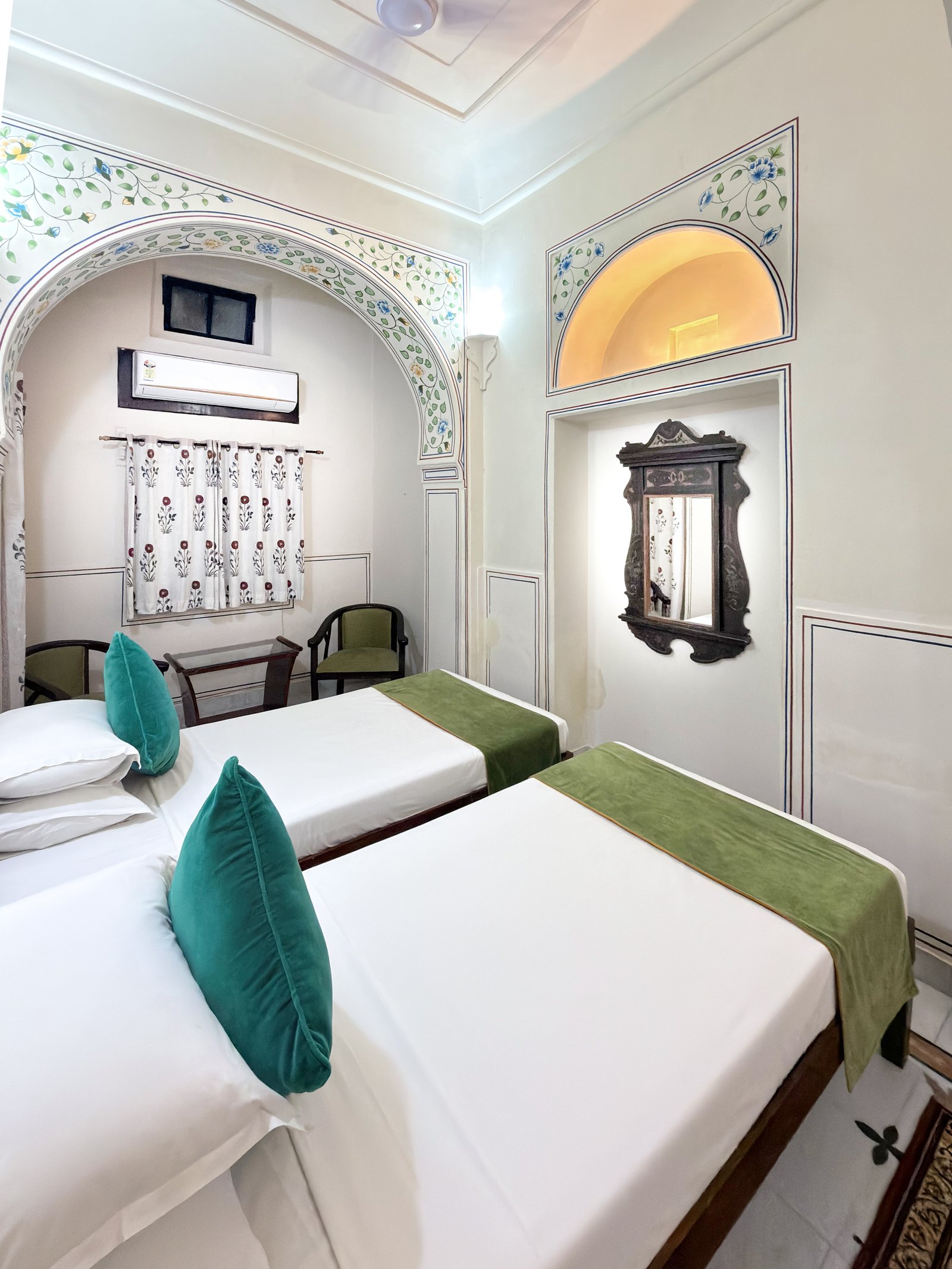Heritage Standard Decor