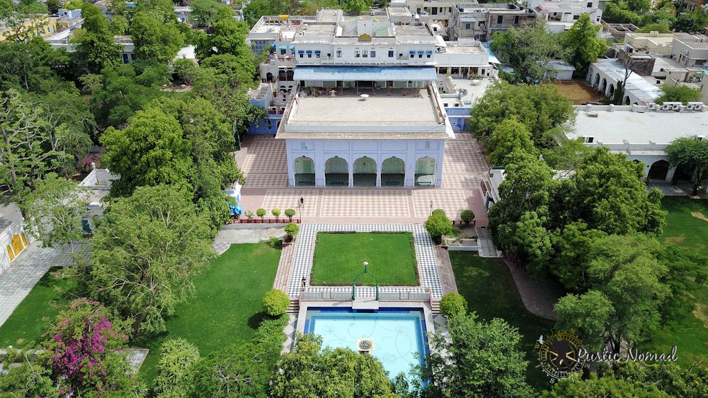 Swimming pool pavilion at Diggi Palace hotel